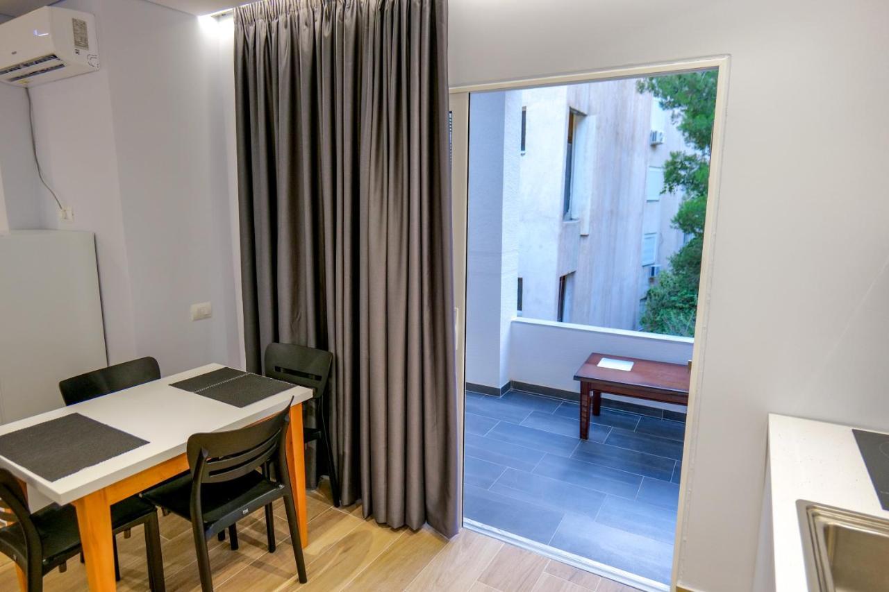 Gjoka Apartments, In Front Of Bougainville Bay Sarandë Exterior foto