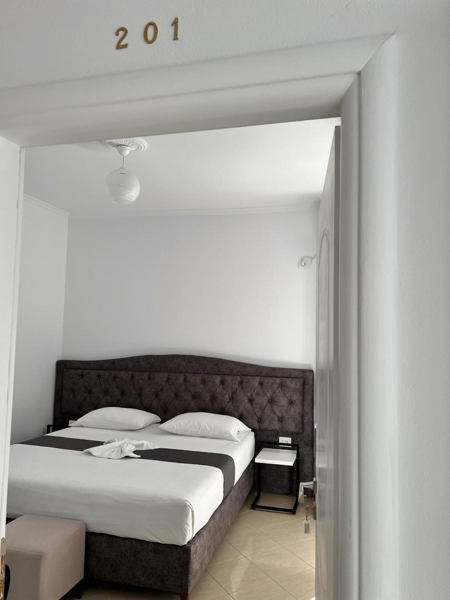 Gjoka Apartments, In Front Of Bougainville Bay Sarandë Exterior foto