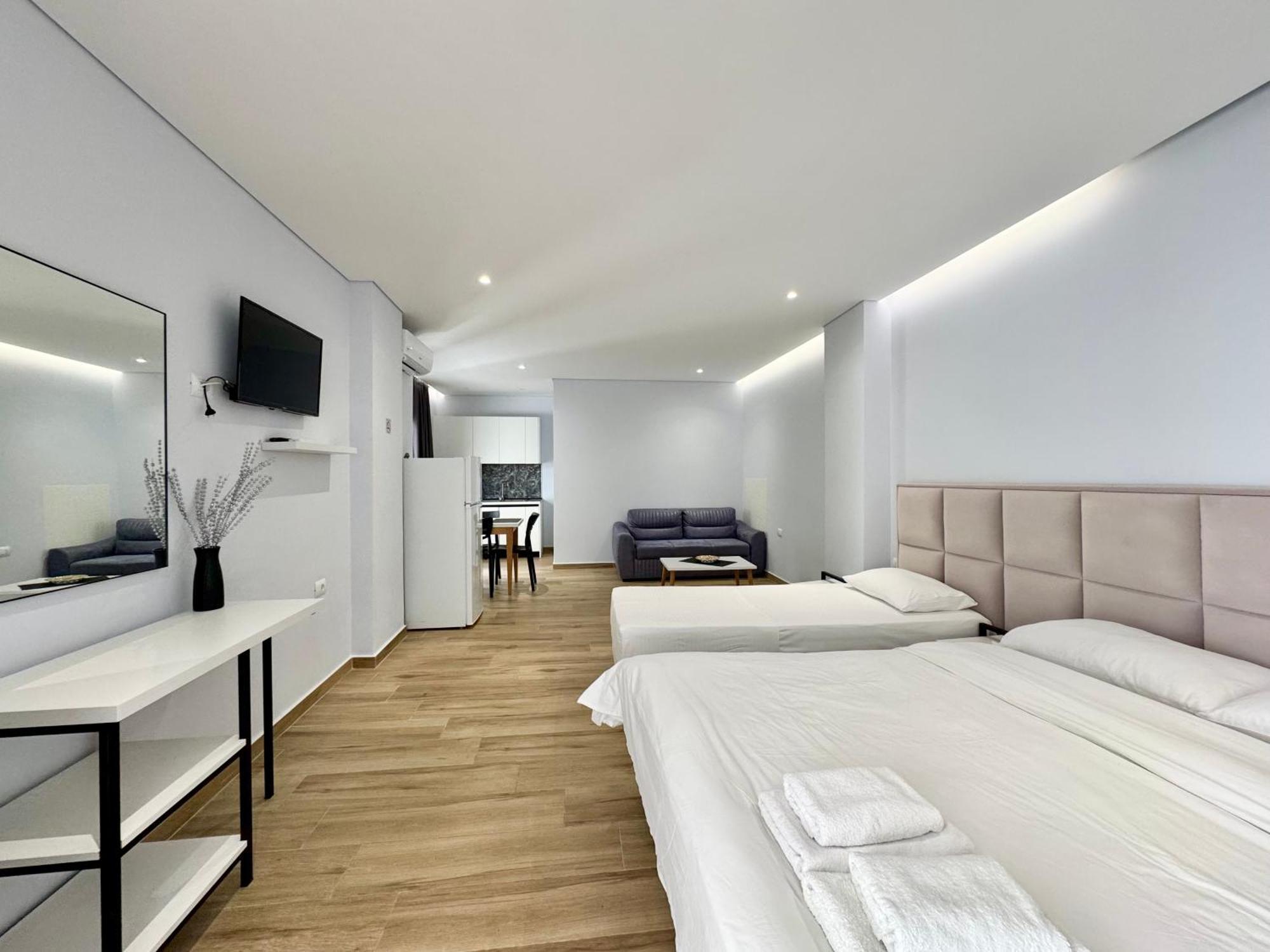 Gjoka Apartments, In Front Of Bougainville Bay Sarandë Exterior foto
